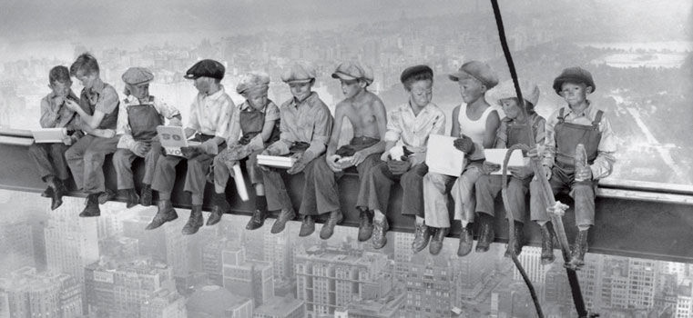 Lunch atop a skyscraper, la célèbre photographie revue par la pub