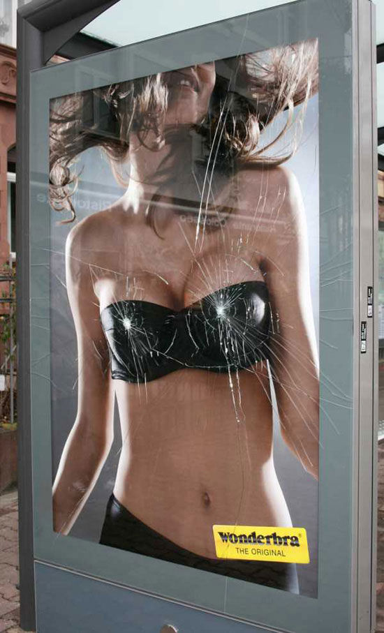 wonderbra street marketing